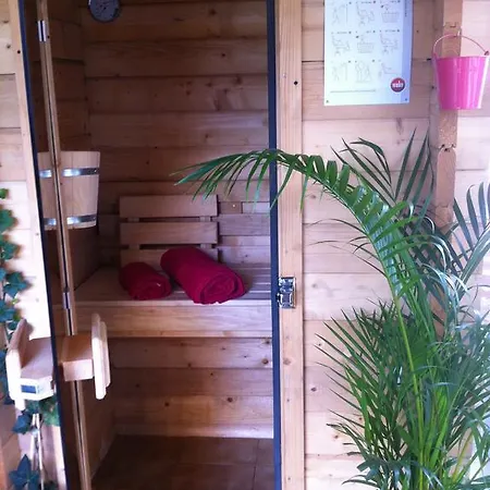 B&B A L'Essentiel Bed & Breakfast 3*